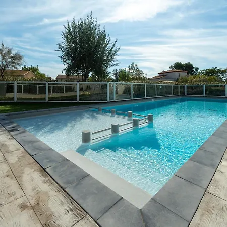 In Plage With Pool